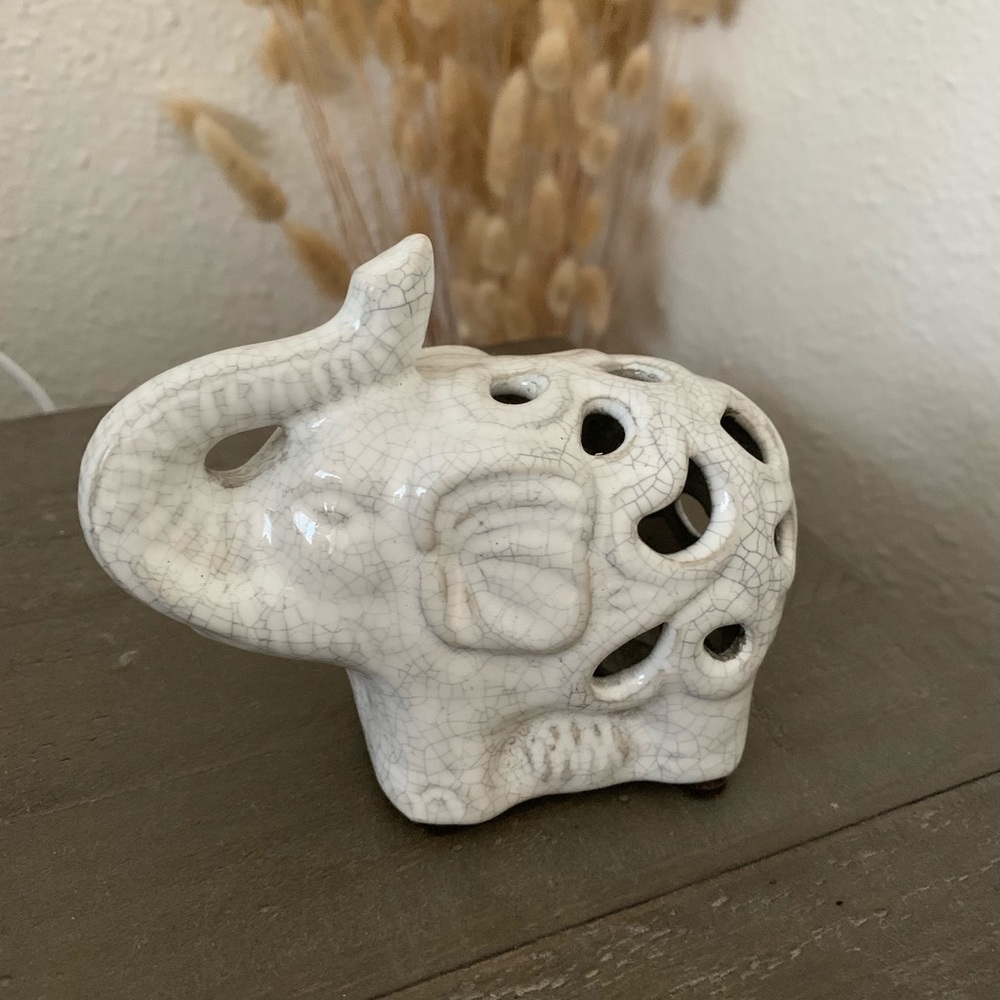 Ceramic elephant accent